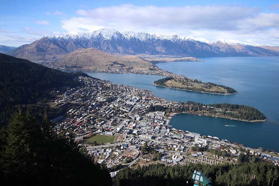 Queenstown — local market for manufacturer and distributor portals