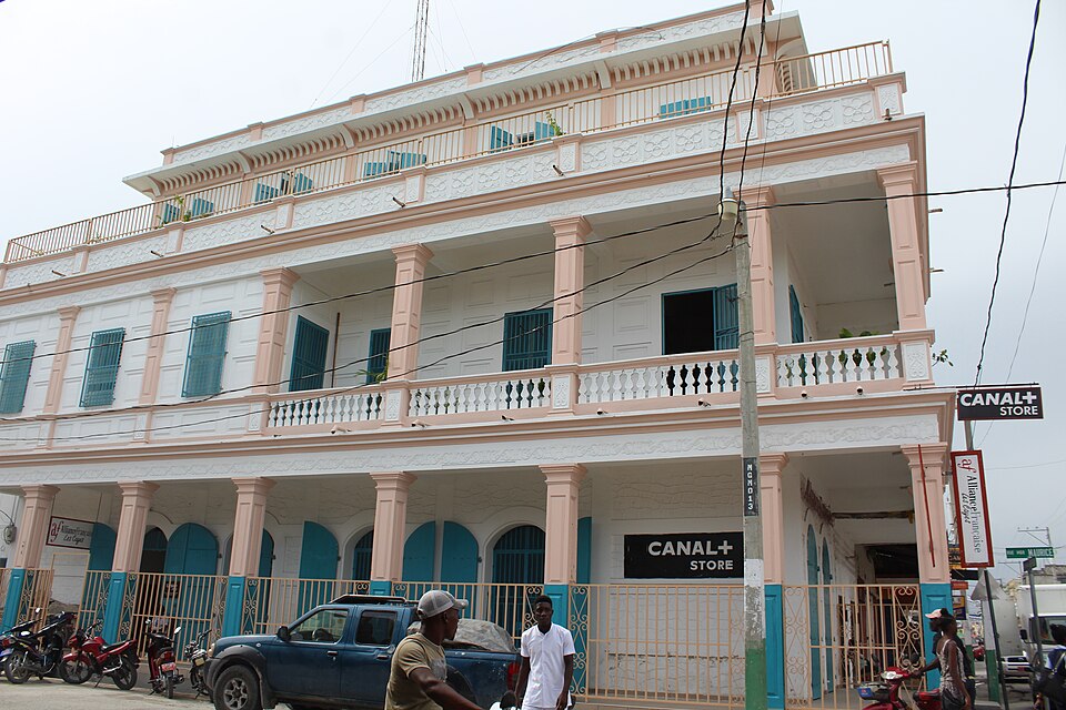 Les Cayes — local market for service booking platforms