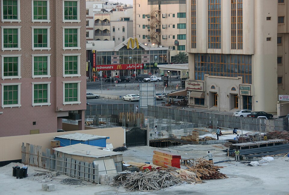 Manama — international and multi-region stores for local businesses