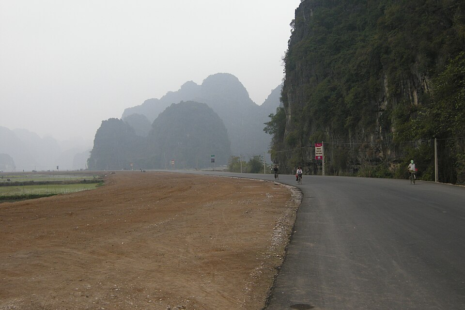 Vietnam — manufacturer and distributor portals for local businesses