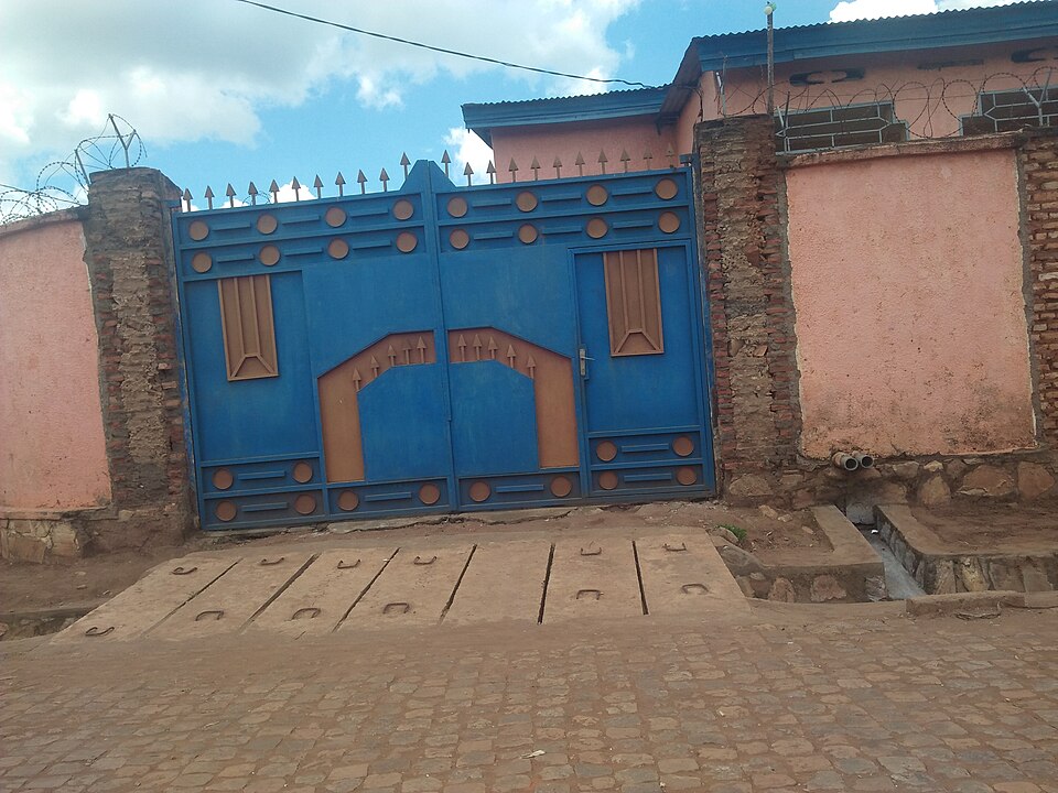 Gitega — local market for international and multi-region stores