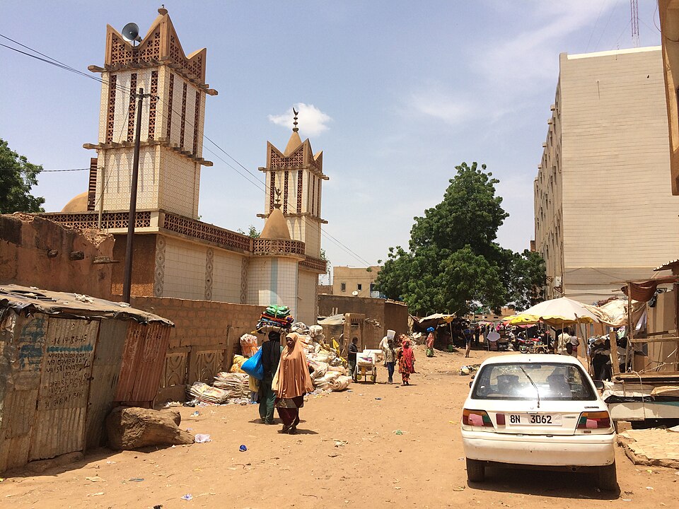 Niamey — manufacturer and distributor portals for local businesses