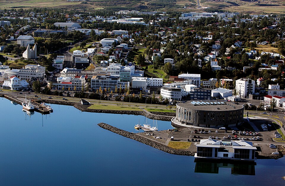Akureyri — local market for online stores