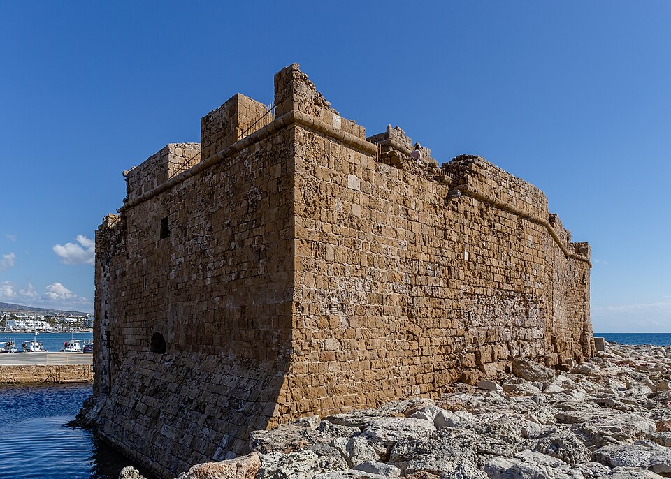 Paphos — local market for subscription and membership platforms