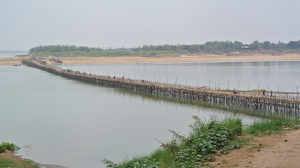 Kampong Cham — local market for mobile commerce apps