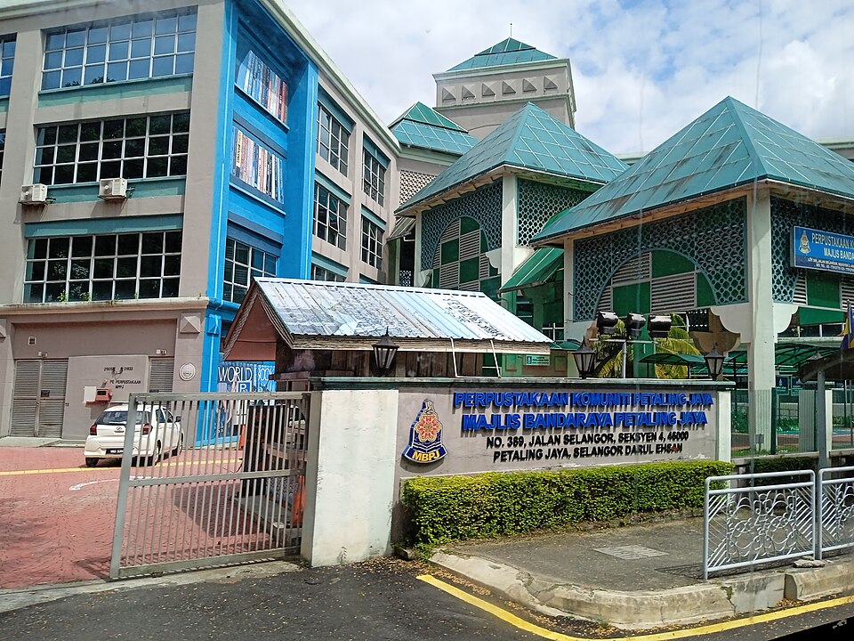 Petaling Jaya — international and multi-region stores for local businesses