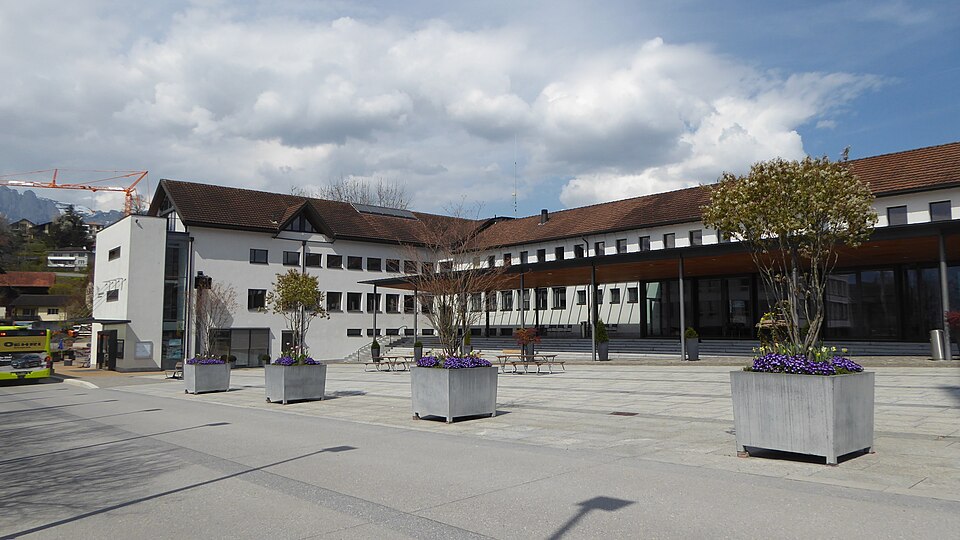 Eschen — local market for manufacturer and distributor portals