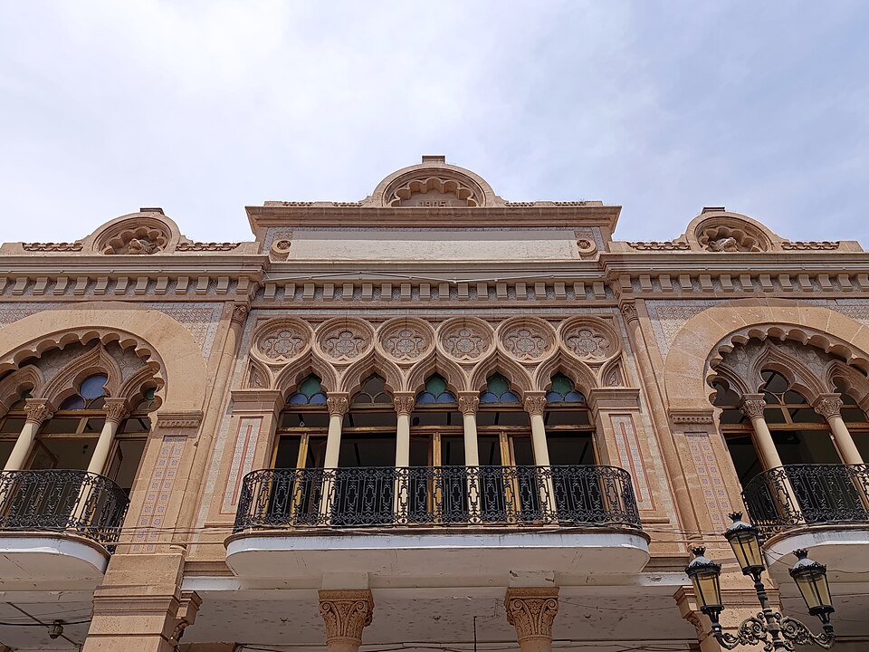 León — local market for international and multi-region stores