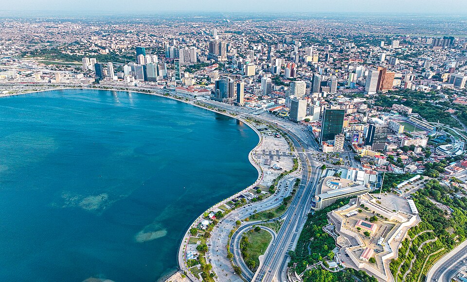 Luanda — local market for online stores