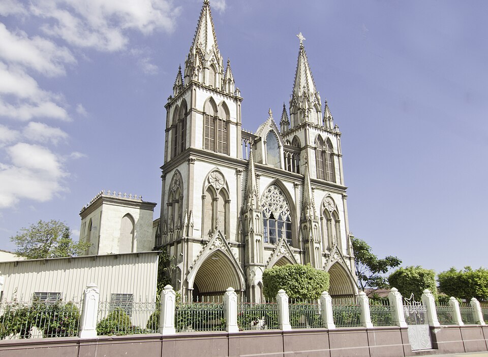 Santa Tecla — manufacturer and distributor portals for local businesses
