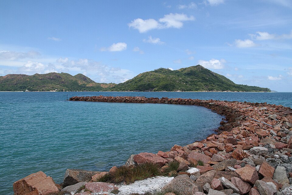 Baie Sainte Anne — local market for B2B and wholesale portals