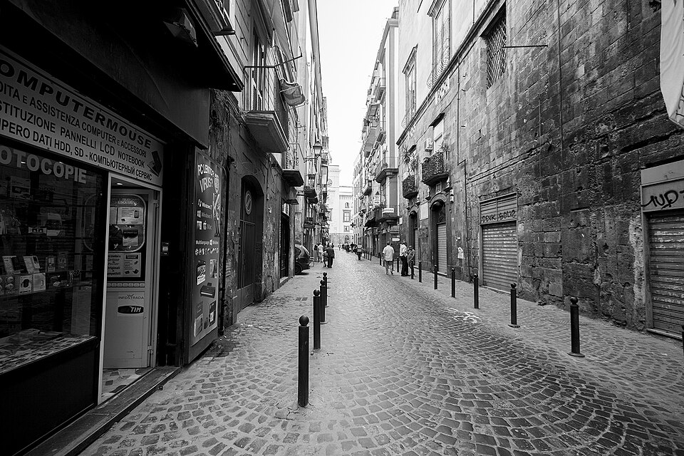 Naples — local market for international and multi-region stores