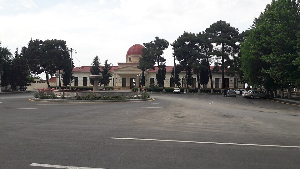 Yevlakh — local market for online stores