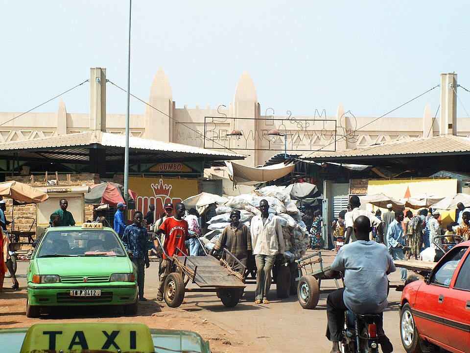 Bobo-Dioulasso — local market for online stores