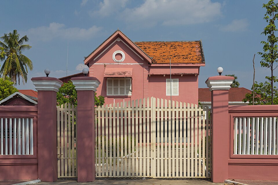 Kampot — local market for service booking platforms