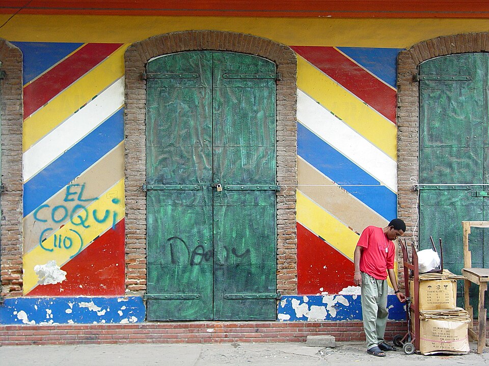 Santiago de los Caballeros — multi-vendor marketplaces for local businesses