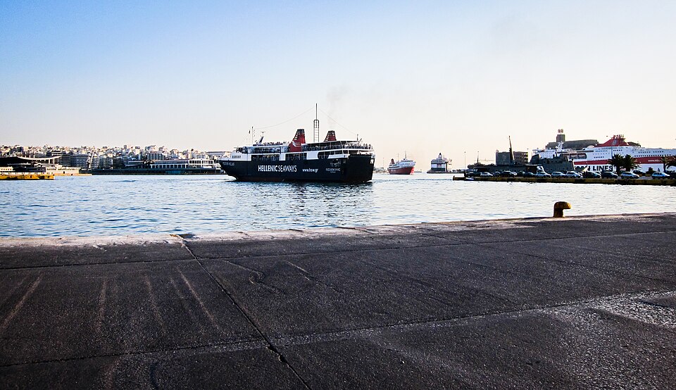 Piraeus — service booking platforms for local businesses