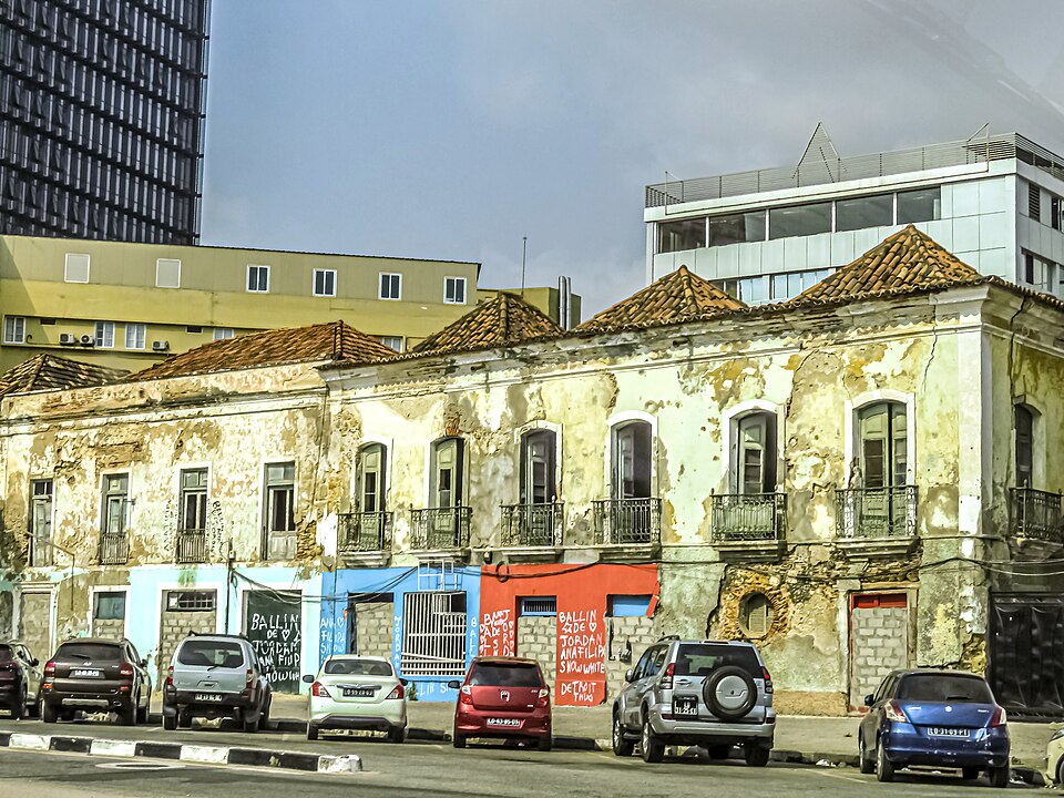Luanda — local market for B2B and wholesale portals