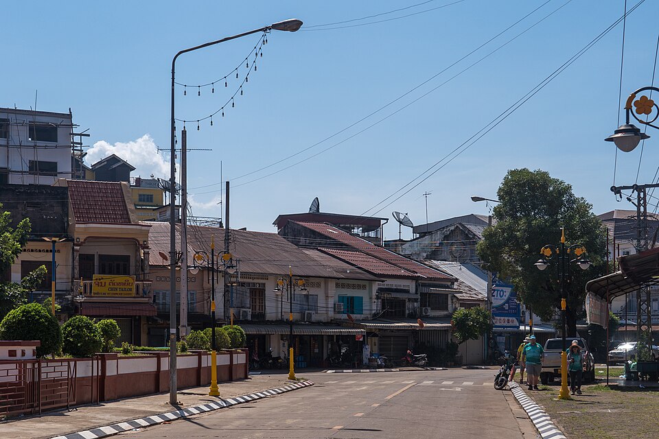 Pakse — local market for mobile commerce apps
