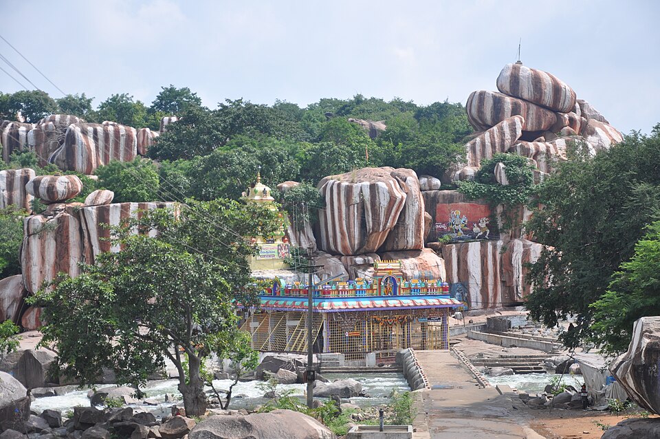 Medak — local market for online stores