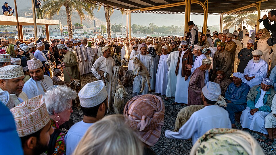 Nizwa — manufacturer and distributor portals for local businesses