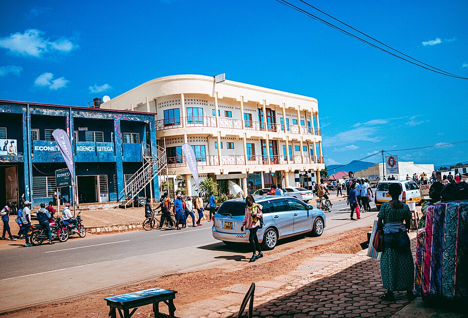 Gitega — local market for custom e-commerce platforms