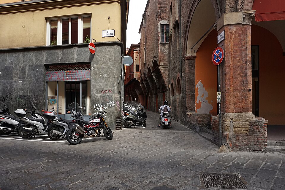 Bologna — local market for international and multi-region stores