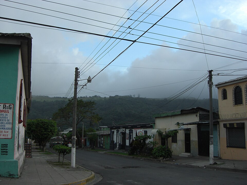 Santa Tecla — local market for service booking platforms