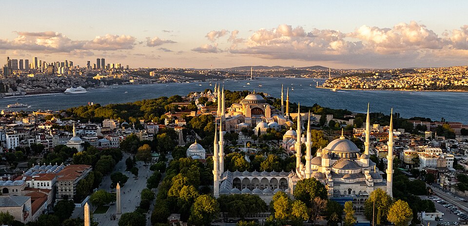 Istanbul — local market for online stores