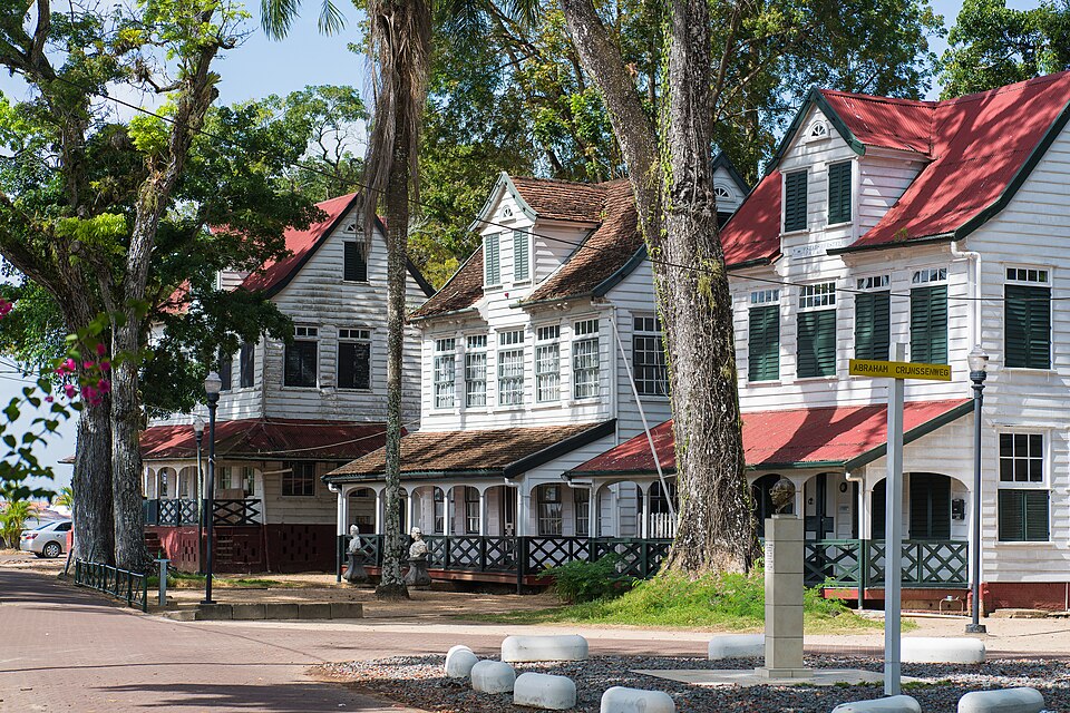 Paramaribo — local market for mobile commerce apps