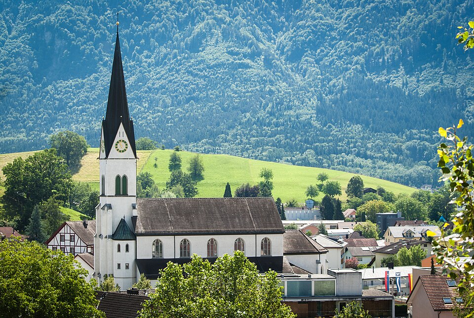 Eschen — local market for mobile commerce apps