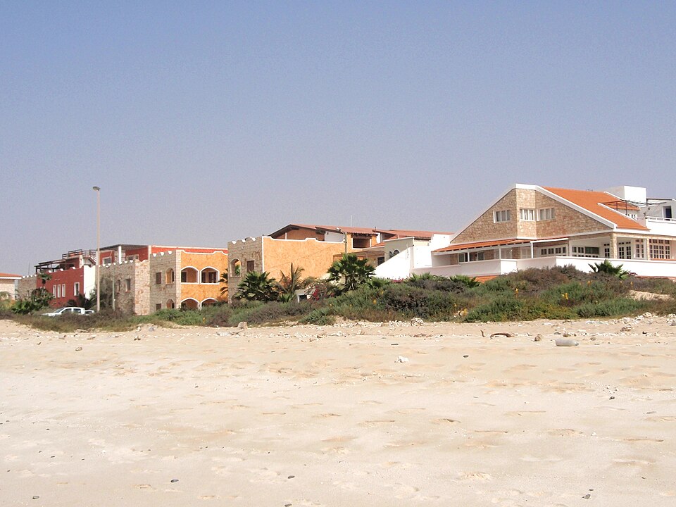 Sal Rei — local market for international and multi-region stores
