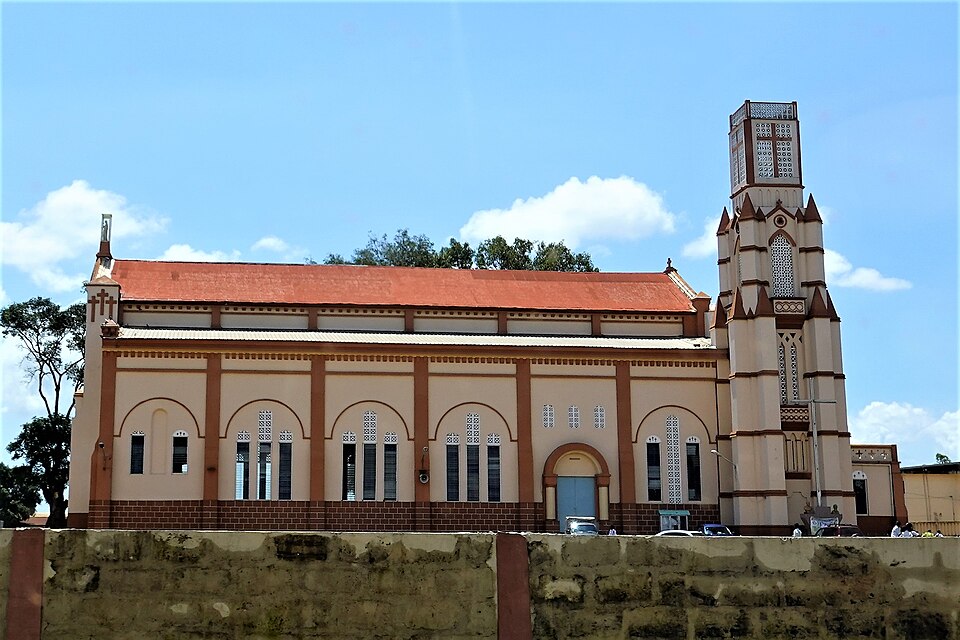 Porto-Novo — local market for custom e-commerce platforms