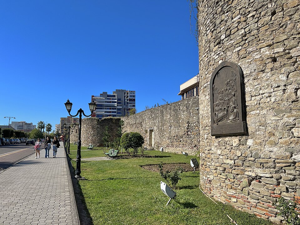 Elbasan — local market for international and multi-region stores