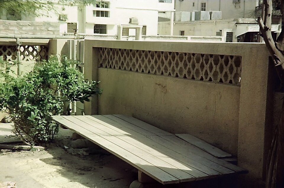 Salmiya — manufacturer and distributor portals for local businesses