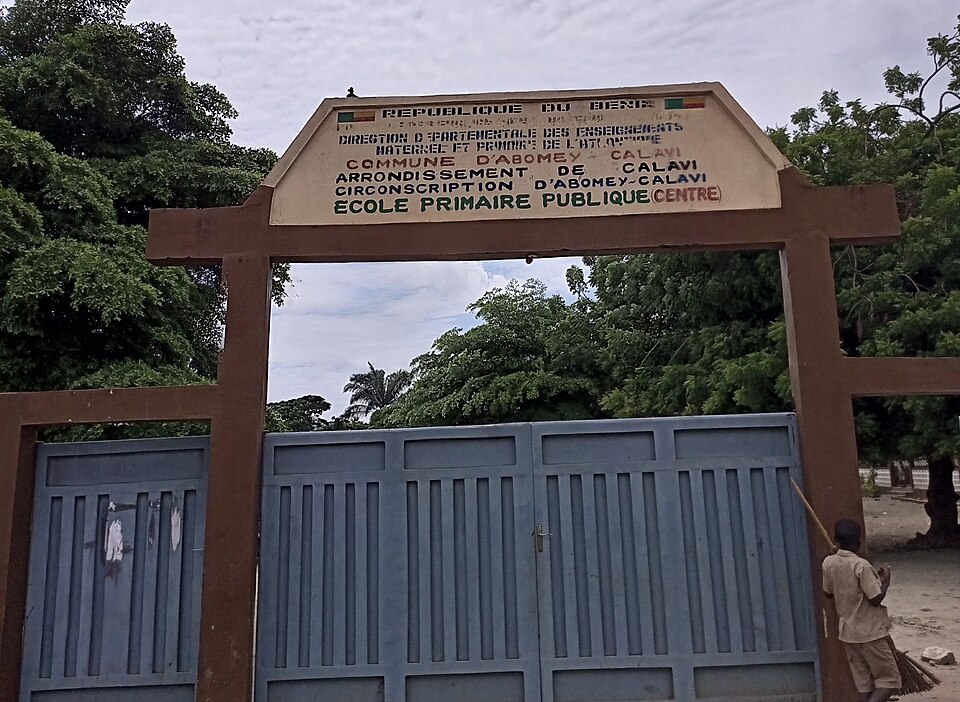 Abomey-Calavi — local market for international and multi-region stores