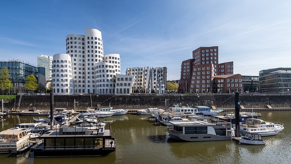 Düsseldorf — custom e-commerce platforms for local businesses