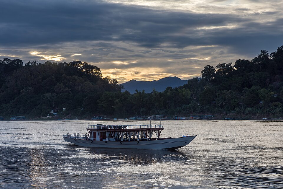 Savannakhet — subscription and membership platforms for local businesses