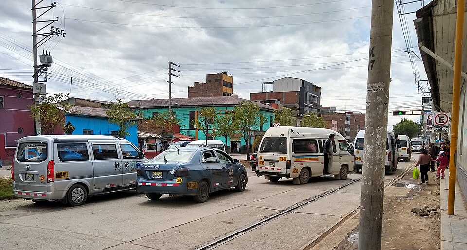 Huancayo — local market for service booking platforms