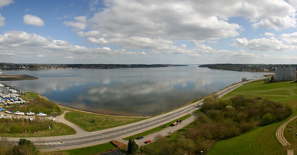 Denmark — manufacturer and distributor portals for local businesses