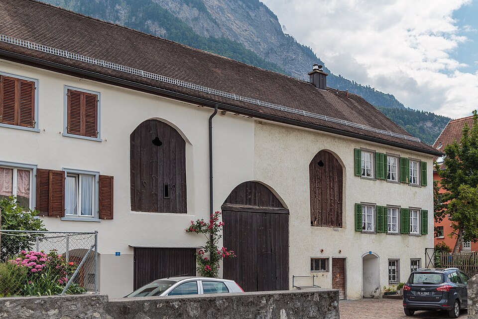 Balzers — local market for international and multi-region stores