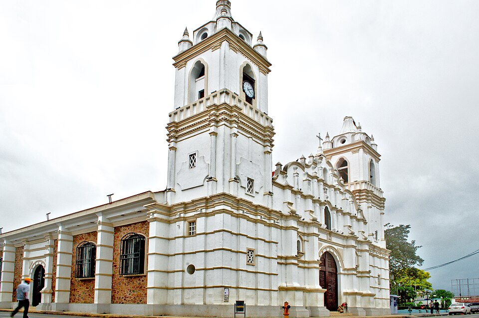 Chitré — local market for multi-vendor marketplaces