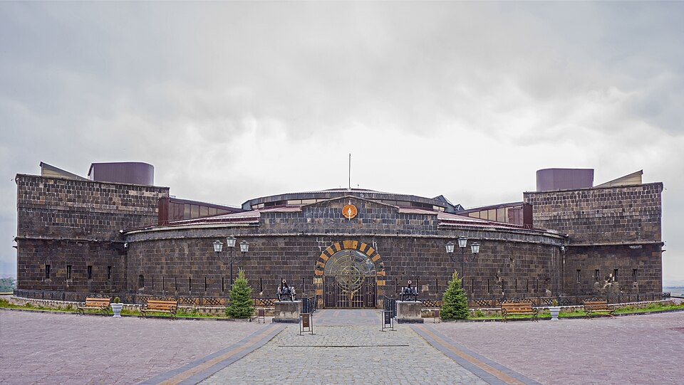 Gyumri — local market for mobile commerce apps