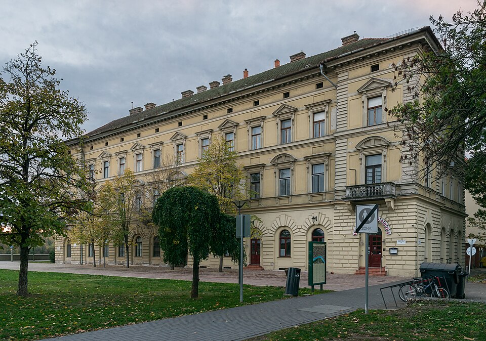 Szeged — local market for service booking platforms