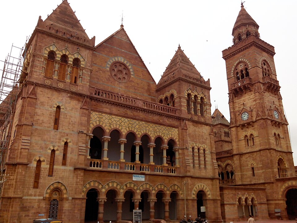 Bhuj — local market for custom e-commerce platforms