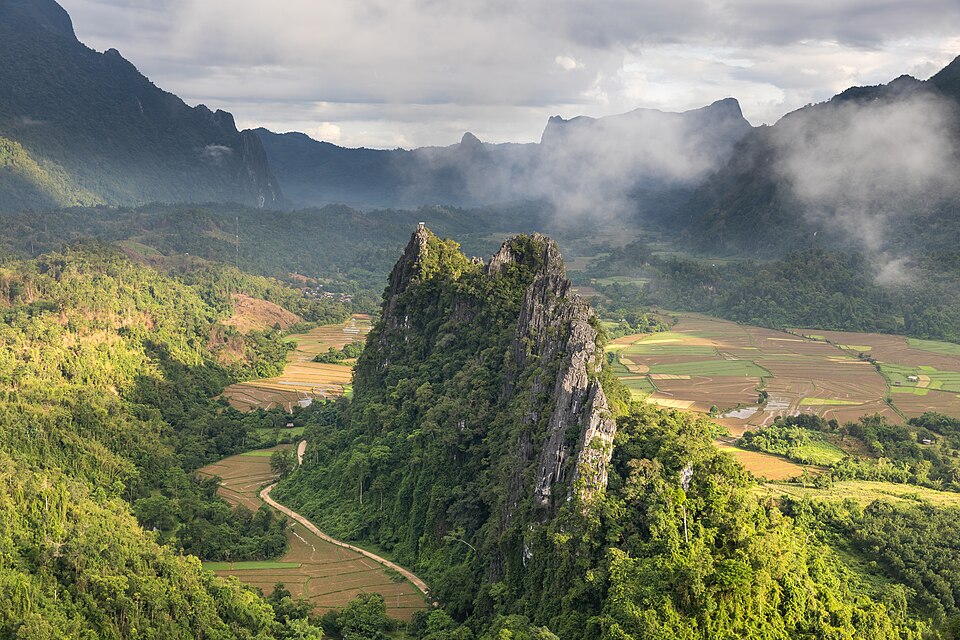 Vang Vieng — local market for service booking platforms