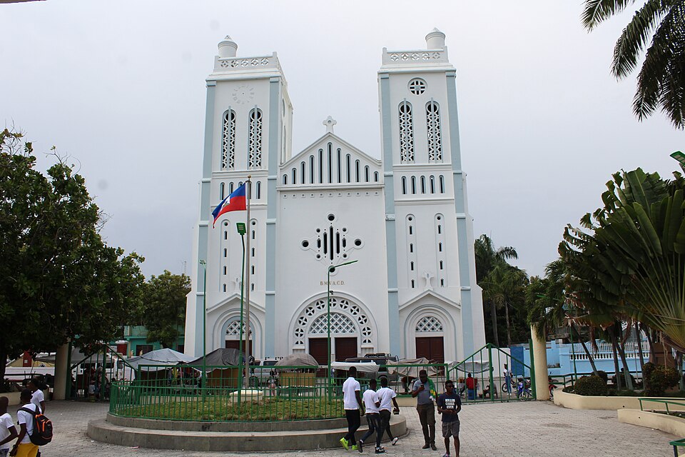 Les Cayes — local market for custom e-commerce platforms