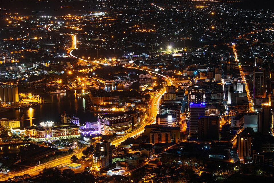 Port Louis — local market for international and multi-region stores