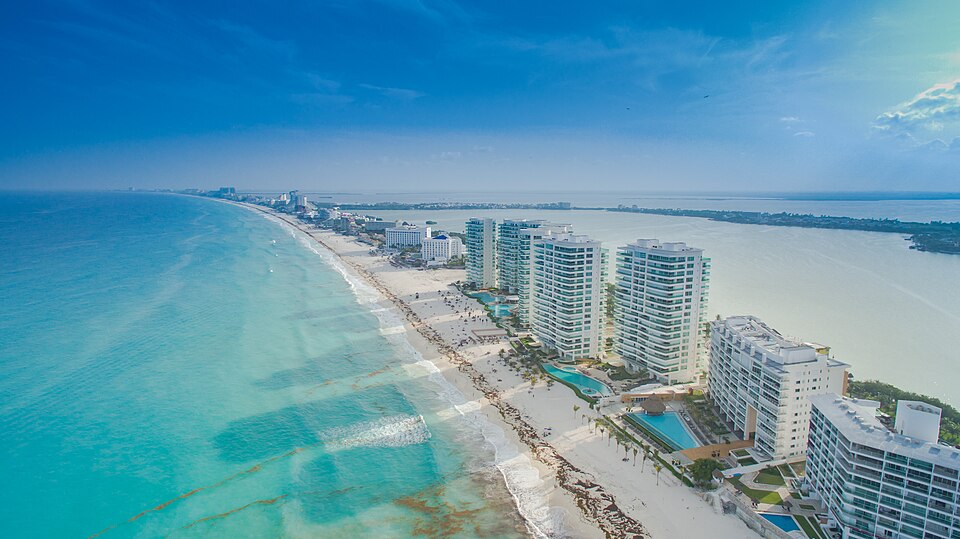 Cancún — local market for online stores