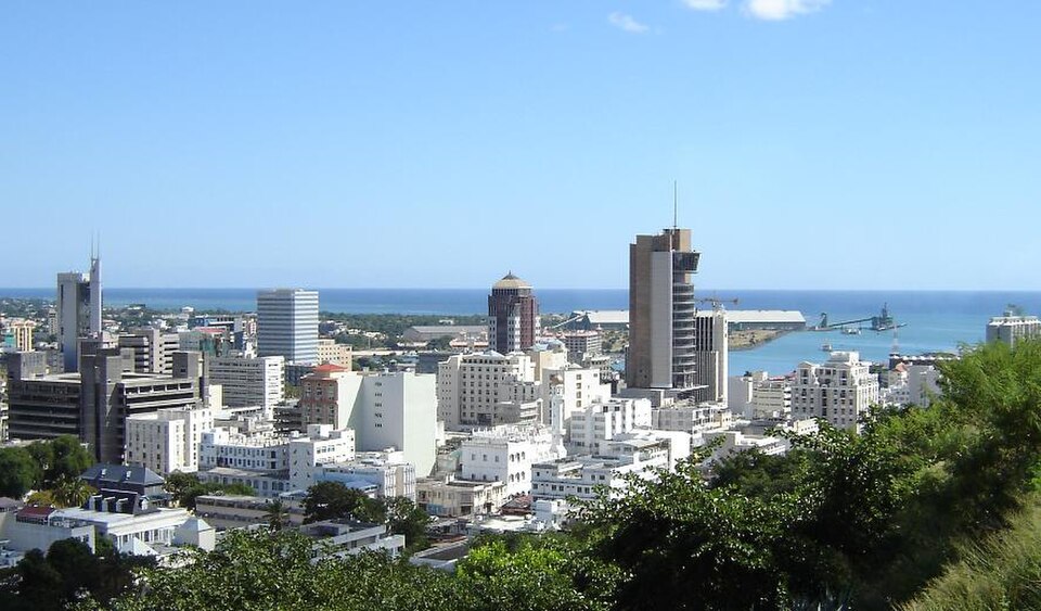 Port Louis — local market for online stores